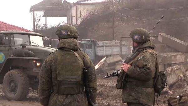 Российские миротворцы следят за безопасностью в Лачинском коридоре - Sputnik Latvija