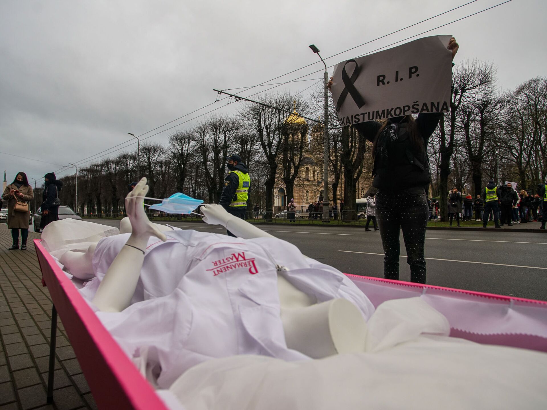 Также требуем. Акции протеста.