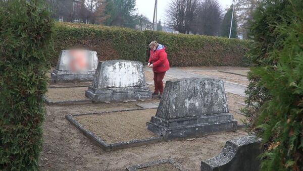 В Литве осквернили братское кладбище советских воинов - Sputnik Латвия