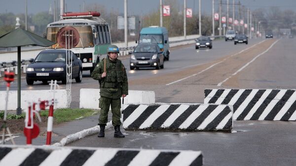 Миротворческий пост города Бендеры на мосту через Днестр. - Sputnik Латвия
