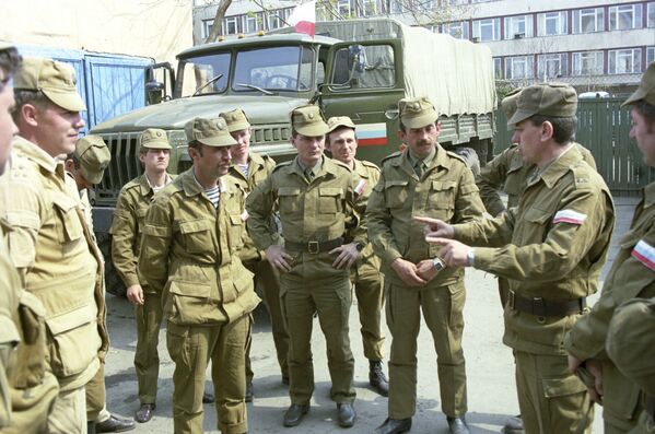Воины-связисты миротворческих сил 14-й армии по урегулированию вооруженного конфликта в Приднестровье отрабатывают вопросы разделения враждующих сторон. Приднестровье. Воины-связисты миротворческих сил 14-й армии по урегулированию вооруженного конфликта в Приднестровье отрабатывают вопросы разделения враждующих сторон. Приднестровье. - Sputnik Latvija