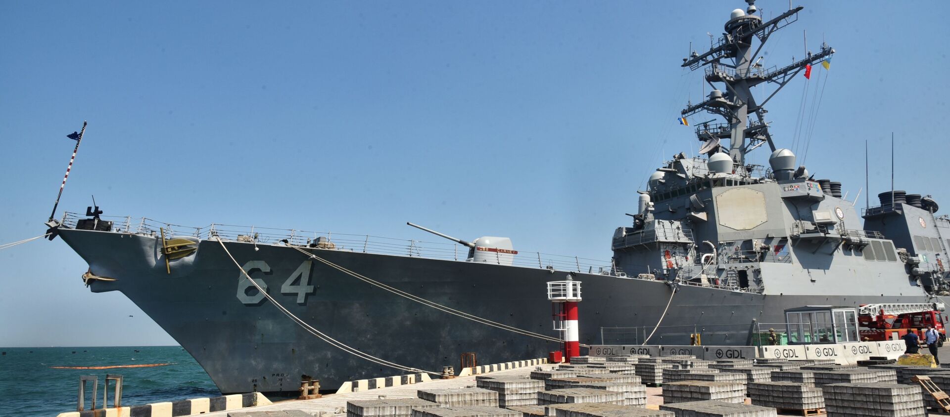 Эсминец ВМС США Carney в морском порту Одессы - Sputnik Latvija, 1920, 16.04.2021