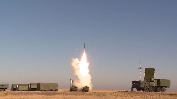 С-400 Триумф в действии - эффектные кадры испытаний от Минобороны России - Sputnik Латвия
