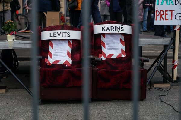 Protesti Rīgā: Latvijas varas patiesie ienaidnieki nav nedz masku nīdēji, nedz krievi Protesti Rīgā: Latvijas varas patiesie ienaidnieki nav nedz masku nīdēji, nedz krievi - Sputnik Latvija