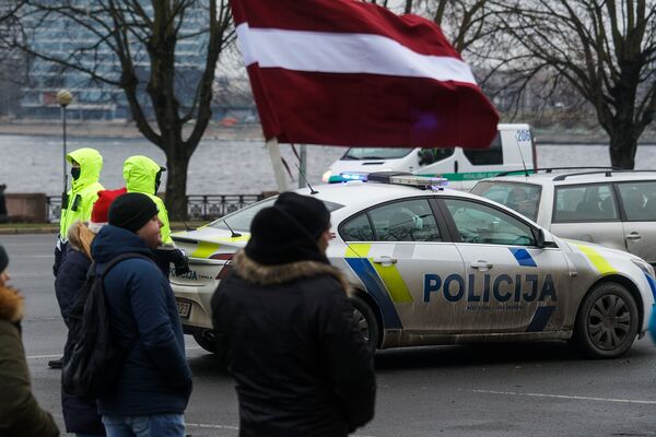 Protesti Rīgā: Latvijas varas patiesie ienaidnieki nav nedz masku nīdēji, nedz krievi Protesti Rīgā: Latvijas varas patiesie ienaidnieki nav nedz masku nīdēji, nedz krievi - Sputnik Latvija