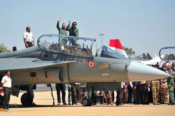 Самолет Light Combat Aircraft Tejas на авиашоу Aero India 2019 в Индии Самолет Light Combat Aircraft Tejas на авиашоу Aero India 2019 в Индии - Sputnik Latvija