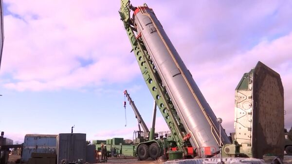 Встала как влитая: перевооружение РВСН новейшими ракетами Авангард - Sputnik Латвия