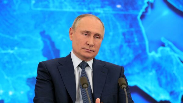 Президент РФ Владимир Путин на большой ежегодной пресс-конференции в режиме видеоконференции, 17 декабря 2020 - Sputnik Латвия