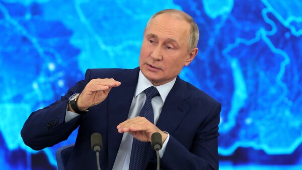 Президент РФ Владимир Путин на большой ежегодной пресс-конференции в режиме видеоконференции, 17 декабря 2020 - Sputnik Latvija