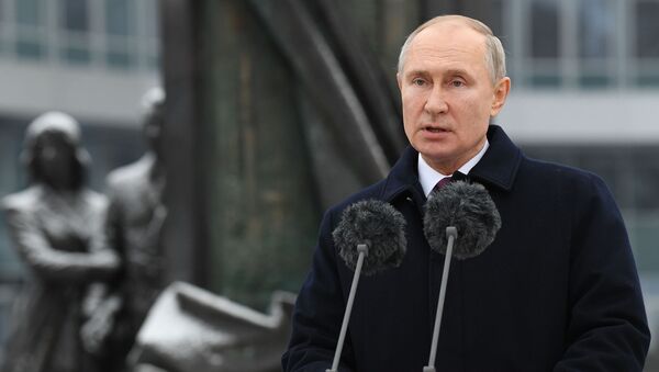 СВР - 100: Путин поздравил Службу внешней разведки России с юбилеем - Sputnik Латвия