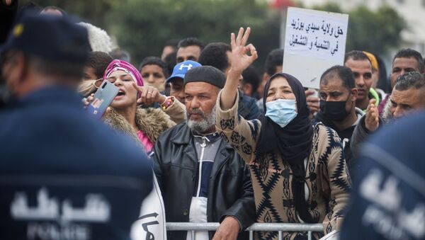 Протестующие в  Сиди-Бу-Зиде, Тунис - Sputnik Латвия