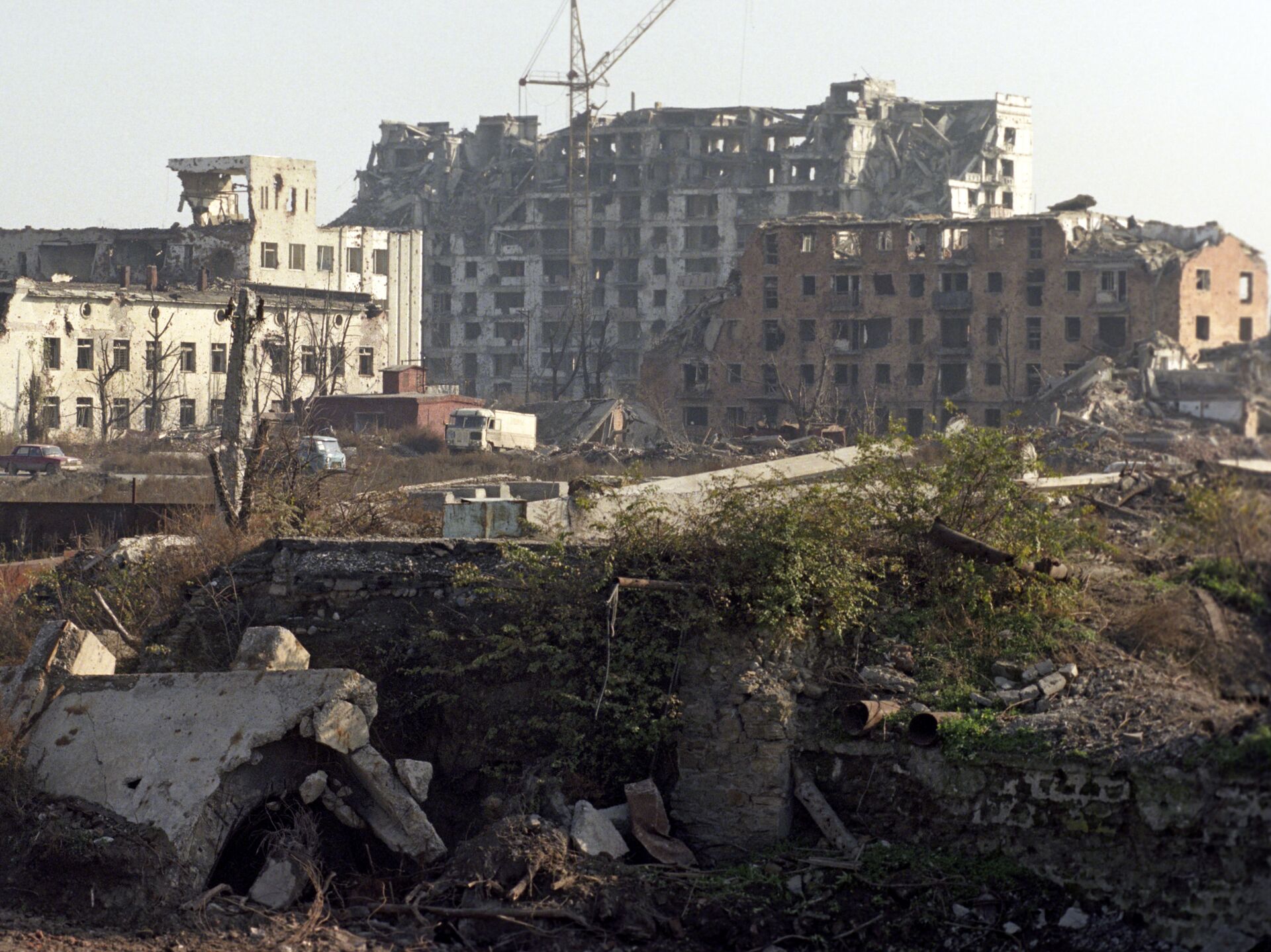 Разрушенный грозный. Разрушенный Грозный 1995. Разрушенный Грозный 1999. Разрушенные дома в Грозном 1999. Руины Грозного.