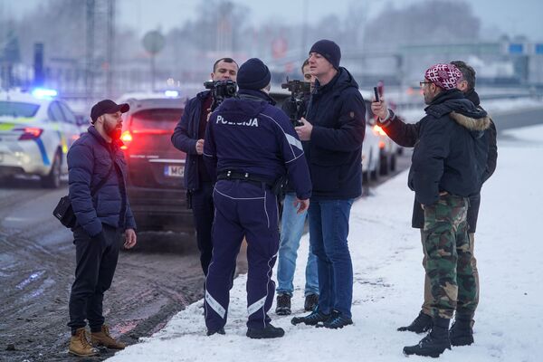 Заезд свободы: в Латвии противники диктатуры организовали движение сопротивления Заезд свободы: в Латвии противники диктатуры организовали движение сопротивления - Sputnik Латвия