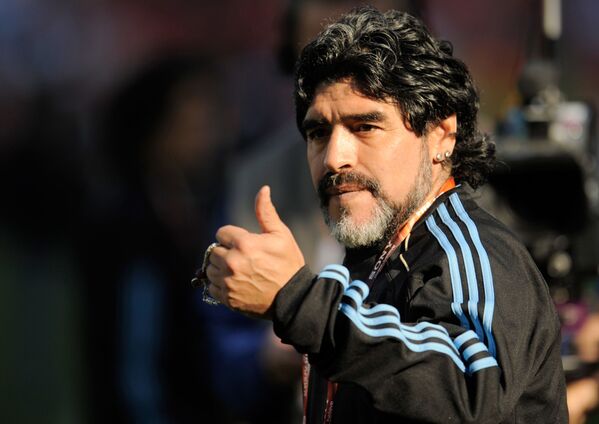 Argentīniešu futbolists un treneris Djego Maradona aizgājis viņsaulē 25. novembrī. Viņam bija 60 gadi Argentīniešu futbolists un treneris Djego Maradona aizgājis viņsaulē 25. novembrī. Viņam bija 60 gadi - Sputnik Latvija