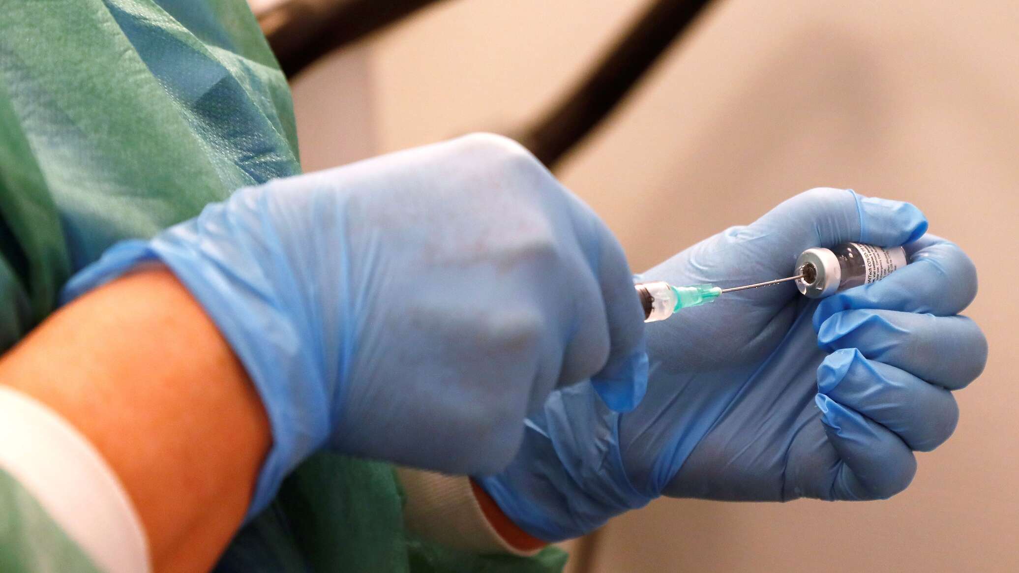 Более 80 процентов работников госсектора Латвии уже прошли вакцинацию .