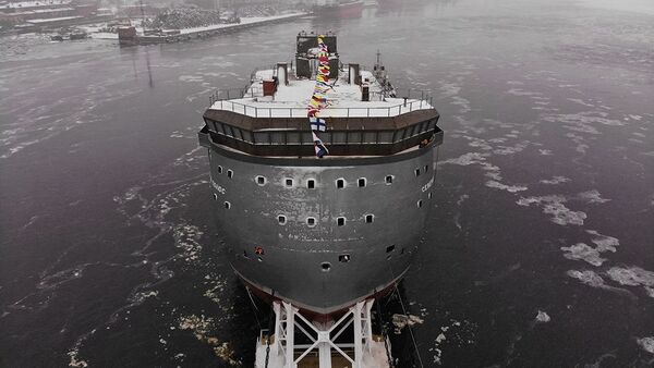 Спуск на воду ледостойкой самодвижущейся платформы Северный полюс в Санкт-Петербурге - Sputnik Латвия