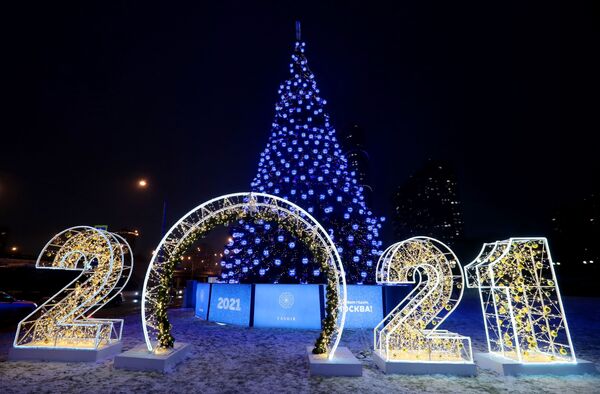 В чем встречать Новый год 2021: какие цвета на год Быка В чем встречать Новый год 2021: какие цвета на год Быка - Sputnik Латвия