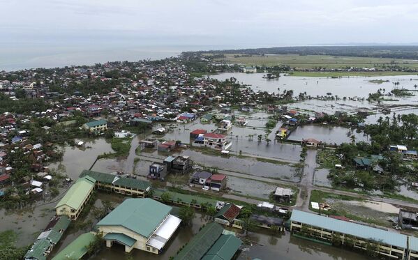 Наводнение, вызванное тайфуном Вонгфонг, Филиппины - Sputnik Латвия