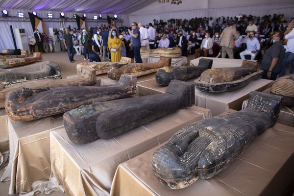 Обнаруженные 59 саркофагов с мумиями в Египте - Sputnik Латвия