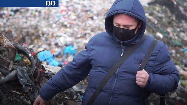 В Латвии энтузиасты роются в мусоре в поисках сокровищ - Sputnik Latvija