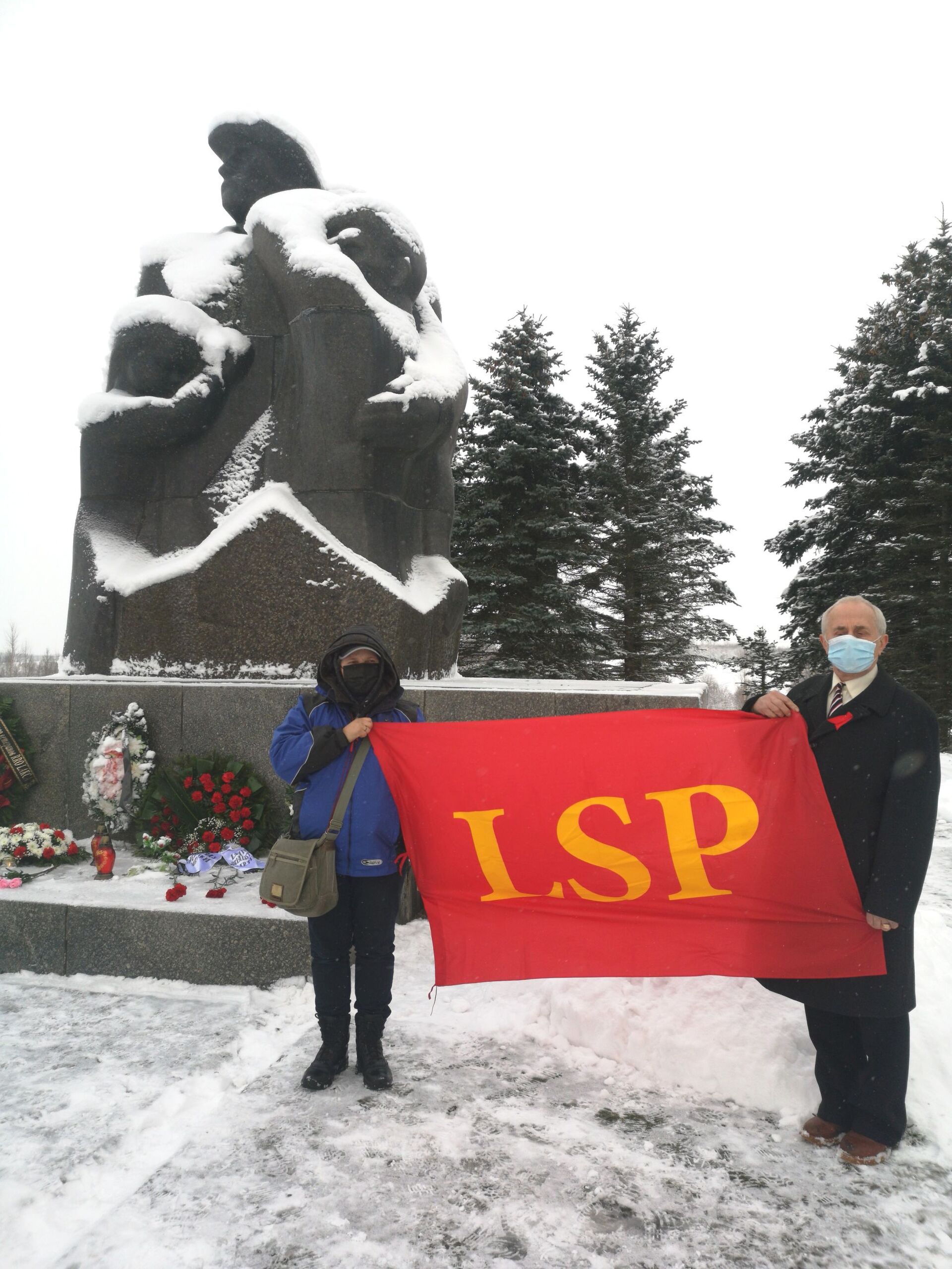 Активисты Латвийской социалистической партии LSP на траурном мероприятии в Аудрини - Sputnik Latvija, 1920, 10.01.2022