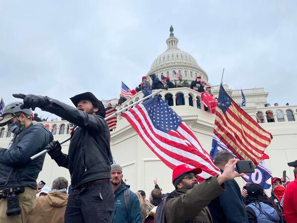 Вошел в историю: Трампу вынесен второй импичмент Вошел в историю: Трампу вынесен второй импичмент - Sputnik Латвия