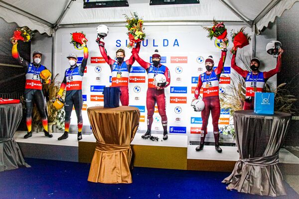 Братья Шицс выиграли золото на домашнем чемпионате Европы по санному спорту Братья Шицс выиграли золото на домашнем чемпионате Европы по санному спорту - Sputnik Латвия
