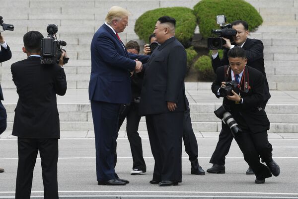 Встреча Трампа и Ким Чен Ына в КНДР - Sputnik Латвия