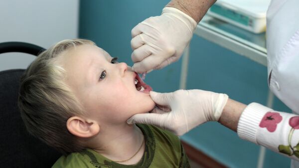 Вакцинация детей от полиомиелита в Донецке - Sputnik Латвия
