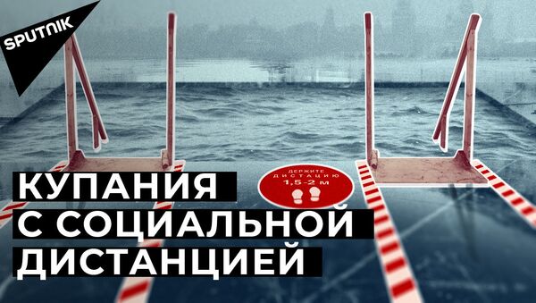 Крещенские купания: кто кроме Путина нырнул в ледяную воду? - Sputnik Латвия