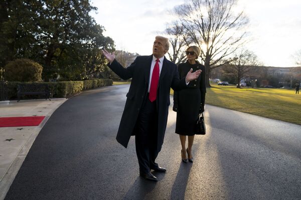 Дональд и Меланья Трамп покидают Белый дом - Sputnik Латвия