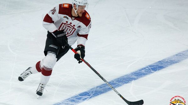 Микс Индрашис стал третьим игроком рижского Динамо, забившим 100 голов в регулярных чемпионатах КХЛ - Sputnik Латвия