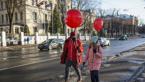 Акция в поддержку российского блогера Алексея Навального у посольства России в Латвии в Риге.  - Sputnik Latvija