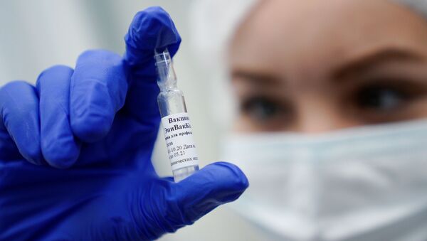 Испытания вакцины ЭпиВакКорона - Sputnik Латвия
