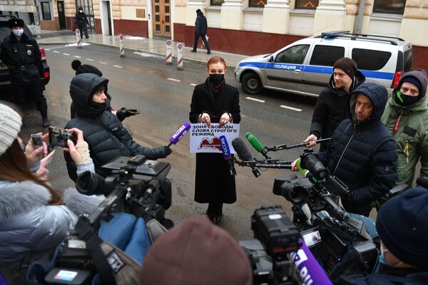 Одиночные пикеты у посольства Латвии в Москве - Sputnik Латвия