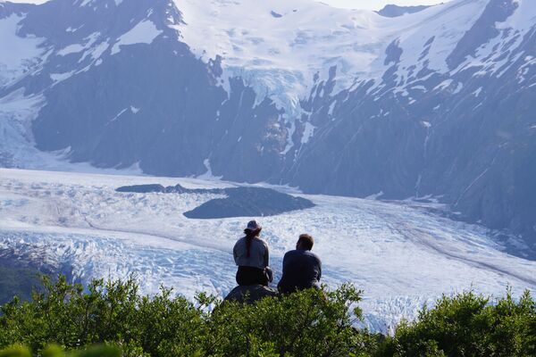 Туристы на леднике Портедж на Аляске, США - Sputnik Latvija