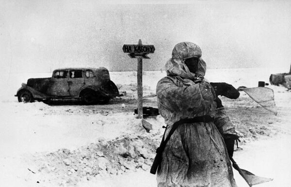 Satiksmes regulētājs uz Dzīvības ceļa pāri Lādogas ezeram. 1943. gada 1. februāris - Sputnik Latvija