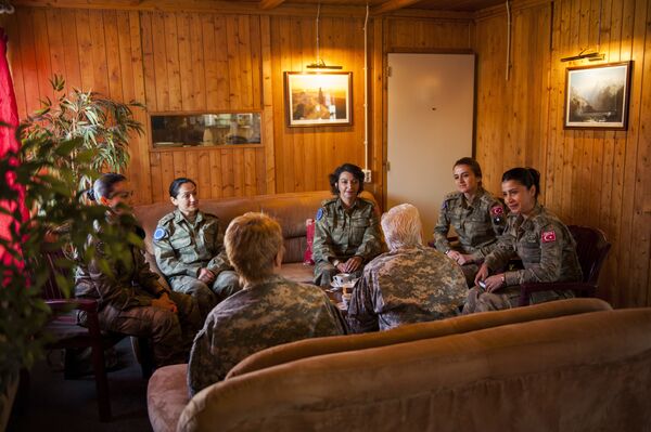 Женщины-офицеры сухопутных войск Турции - Sputnik Латвия