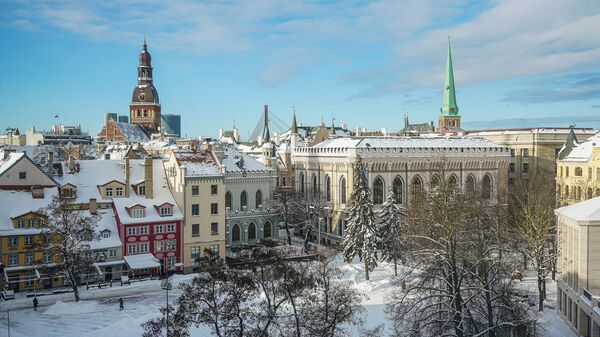 Вид на Старую Ригу и Домский собор зимой - Sputnik Латвия