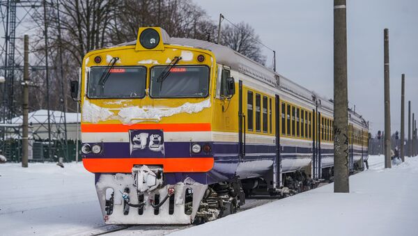 Дизельный поезд Рига-Сигулда Латвийской железной дороги - Sputnik Latvija