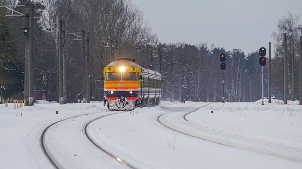 Дизельный поезд Рига-Сигулда Латвийской железной дороги - Sputnik Латвия