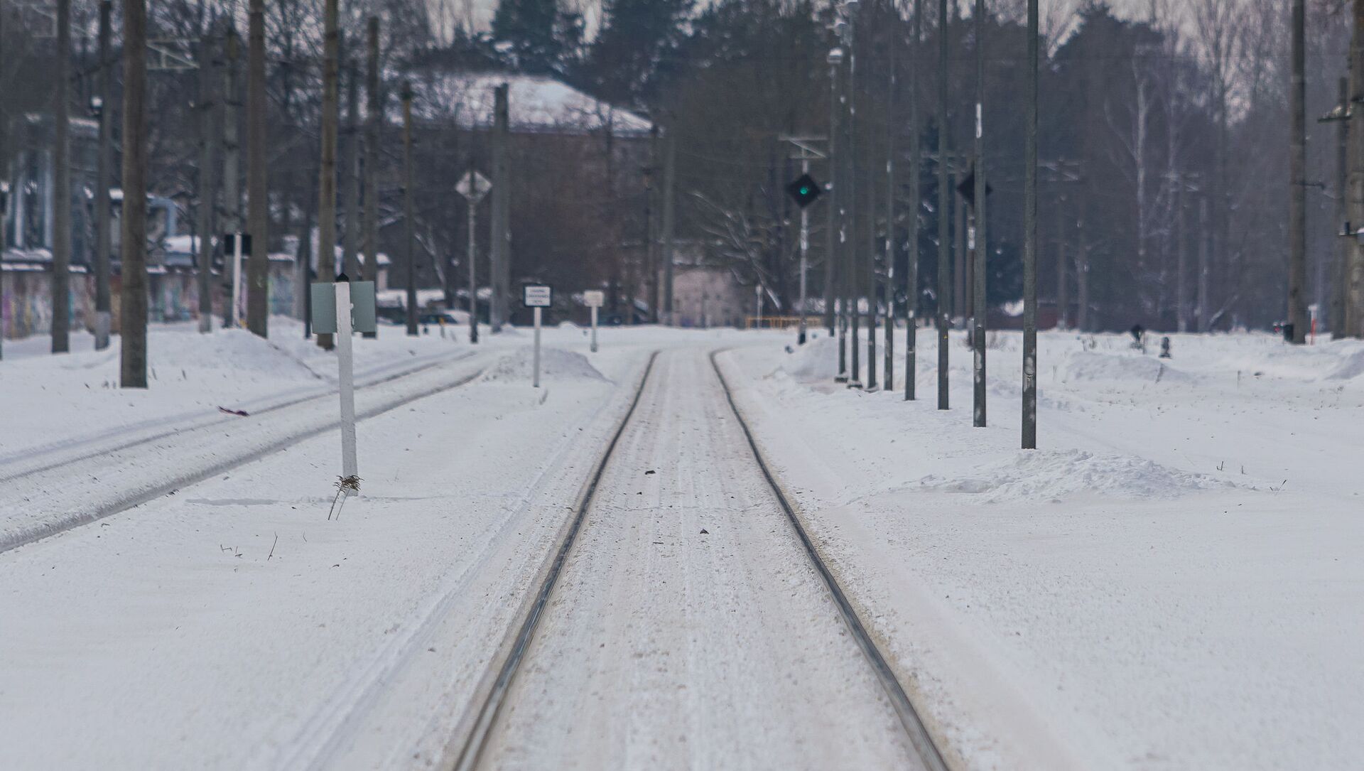Железнодорожные пути, занесенные снегом - Sputnik Латвия, 1920, 04.02.2021