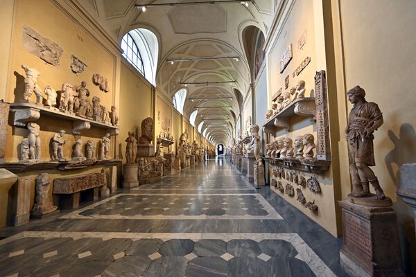 Пустой коридор Музея Ватикана - Sputnik Латвия