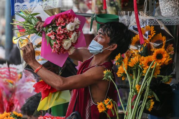 Продавец цветов в Маниле  - Sputnik Латвия