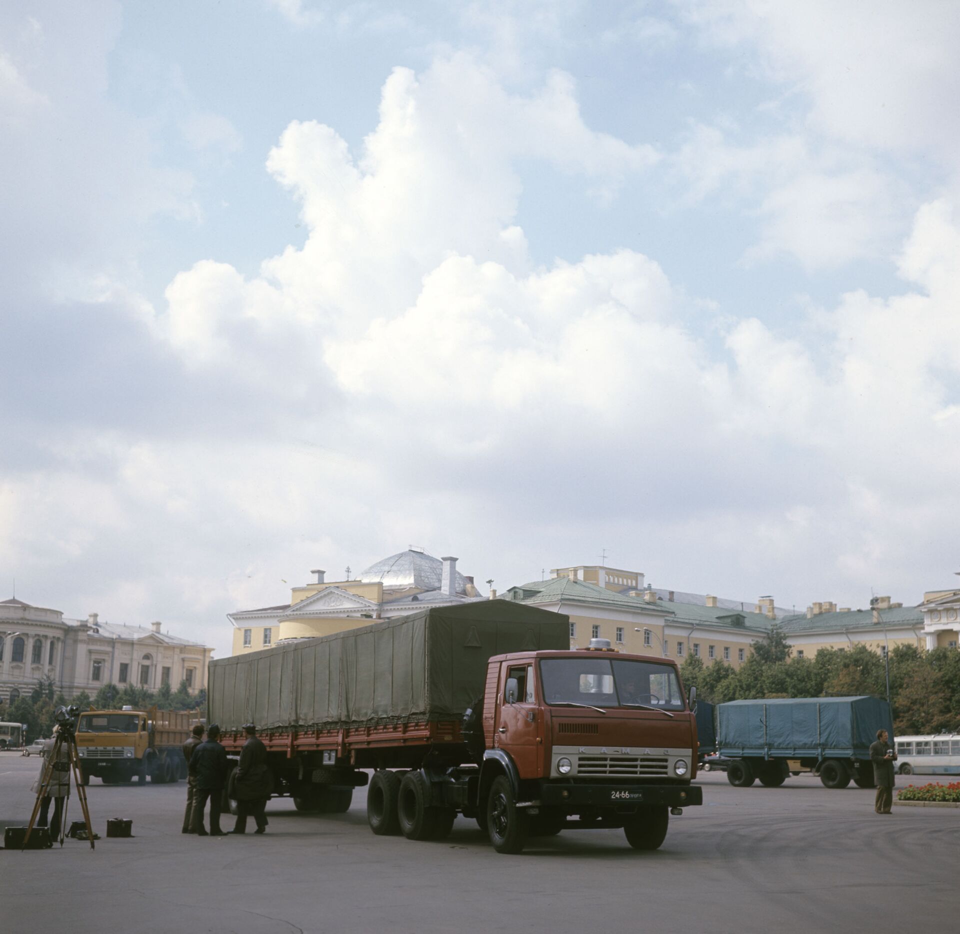 Vienkārši un uzticami: Krievijas kravas automašīnas, kas iekarojušas pusi pasaules - Sputnik Latvija, 1920, 17.02.2021