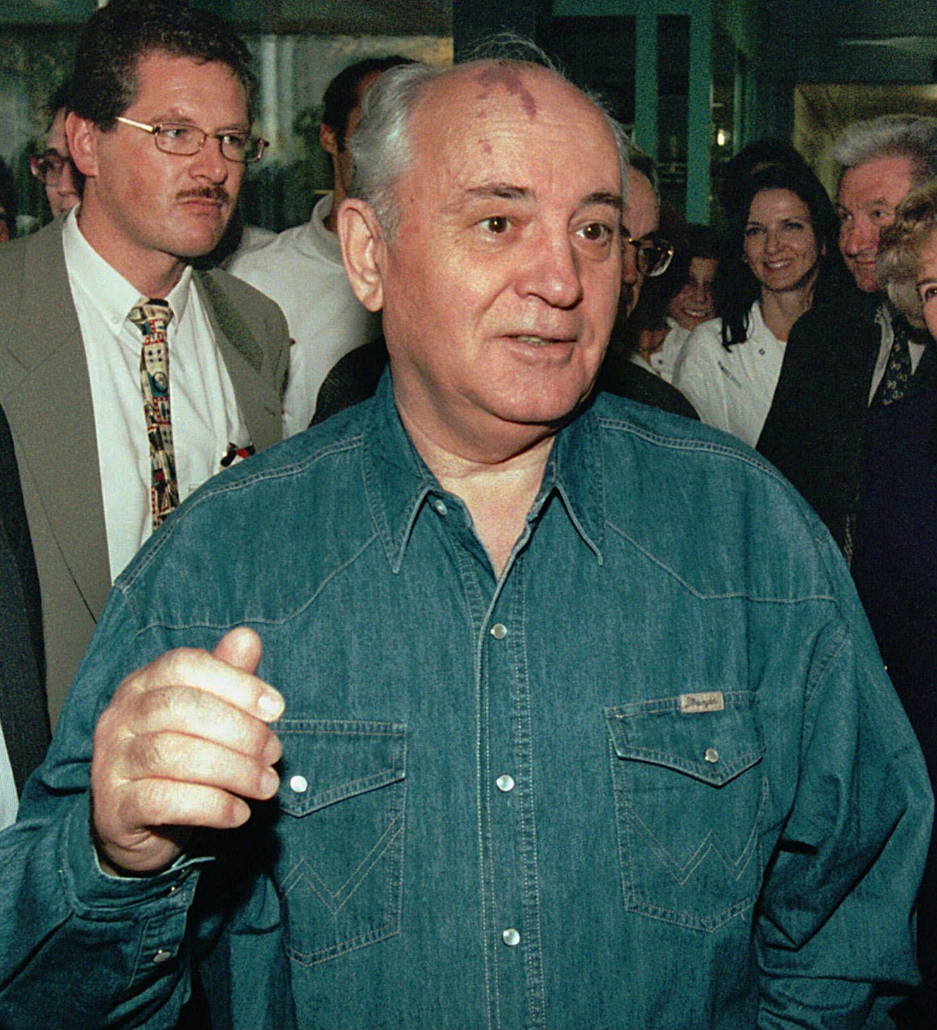 Сколько лет горбачев был у власти. Горбачев 90 лет. Горбачев 1989.