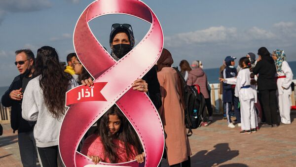 Палестинские женщины принимают участие в митинге, приуроченном к Международному женскому дню, в городе Газа - Sputnik Латвия