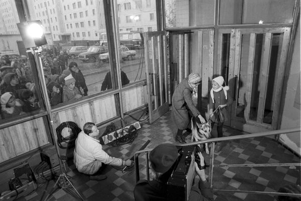 Актриса Ирина Алферова с дочерью Ксенией во время съемок фильма Право на выбор Актриса Ирина Алферова с дочерью Ксенией во время съемок фильма Право на выбор - Sputnik Латвия