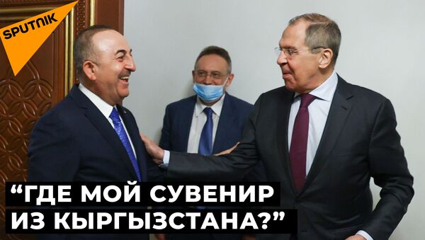 Лавров пошутил на встрече с главой МИД Турции в Дохе - Sputnik Latvija