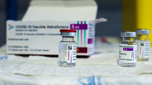 Вакцина Oxford/AstraZeneca от COVID-19 - Sputnik Latvija